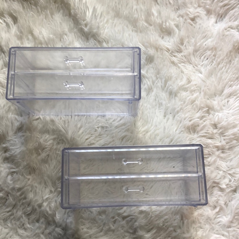 Organizing drawers